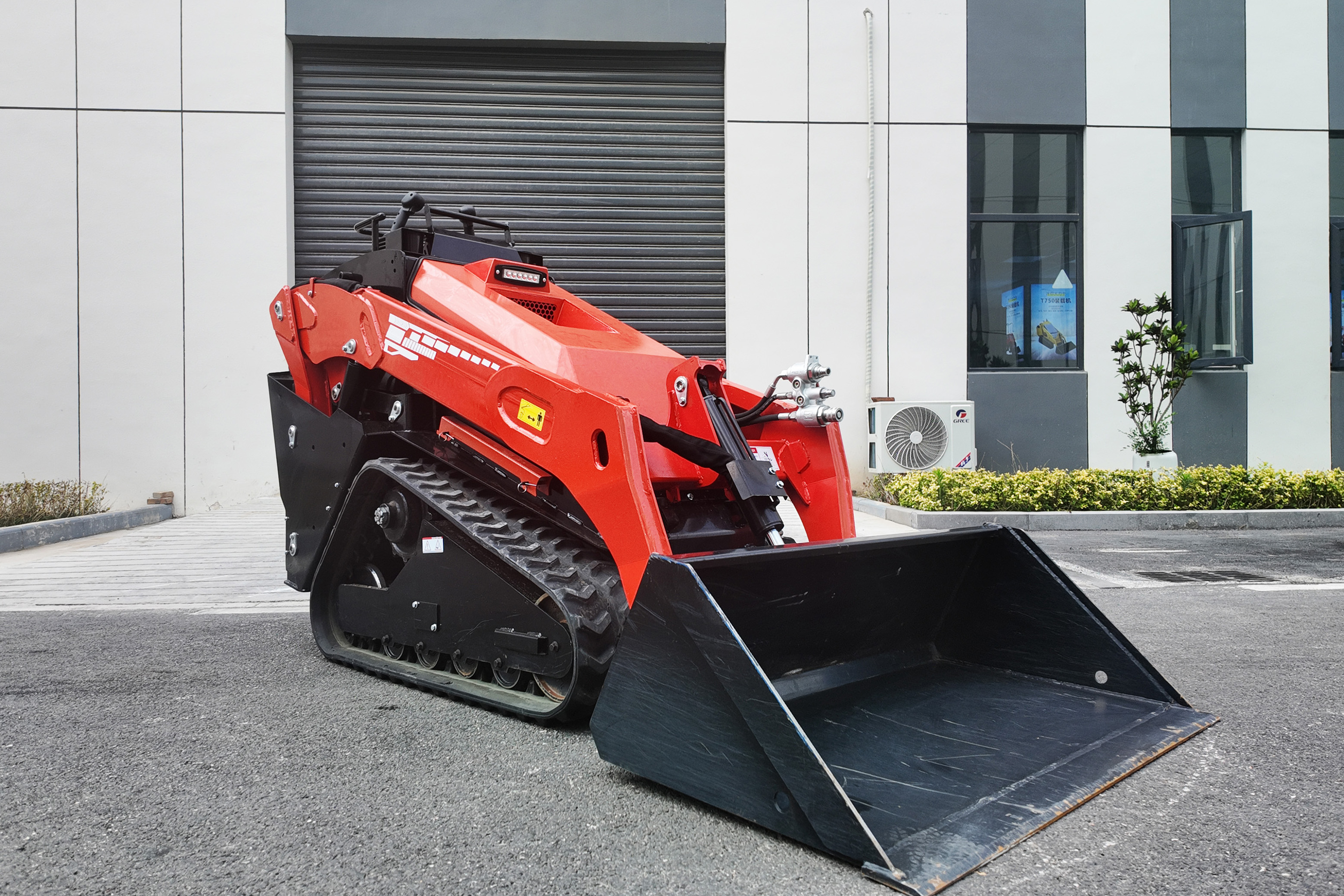 V1000 Skid Steer Loader